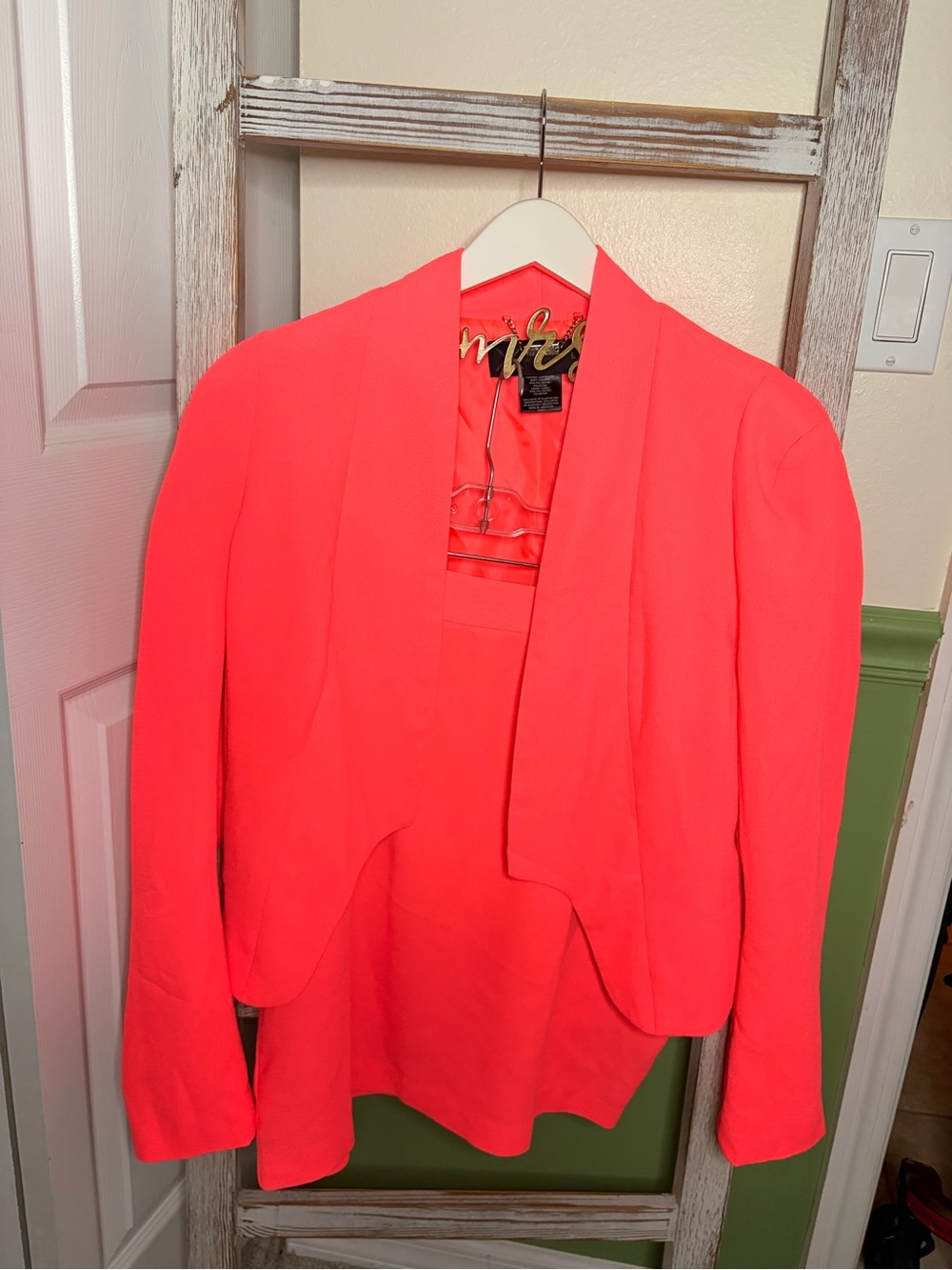 💅🏻 Kardashian Kollection Neon Pink Blazer Skirt Set L